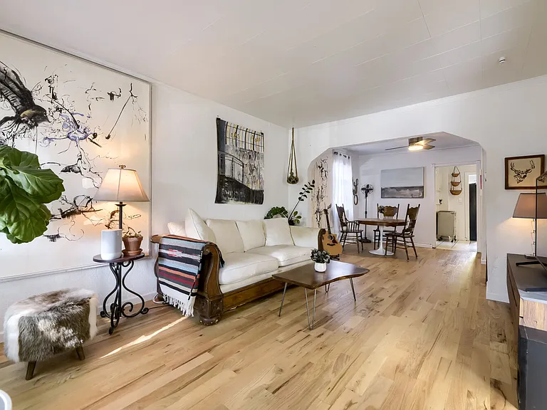 4664 Lincoln St — Photo 3