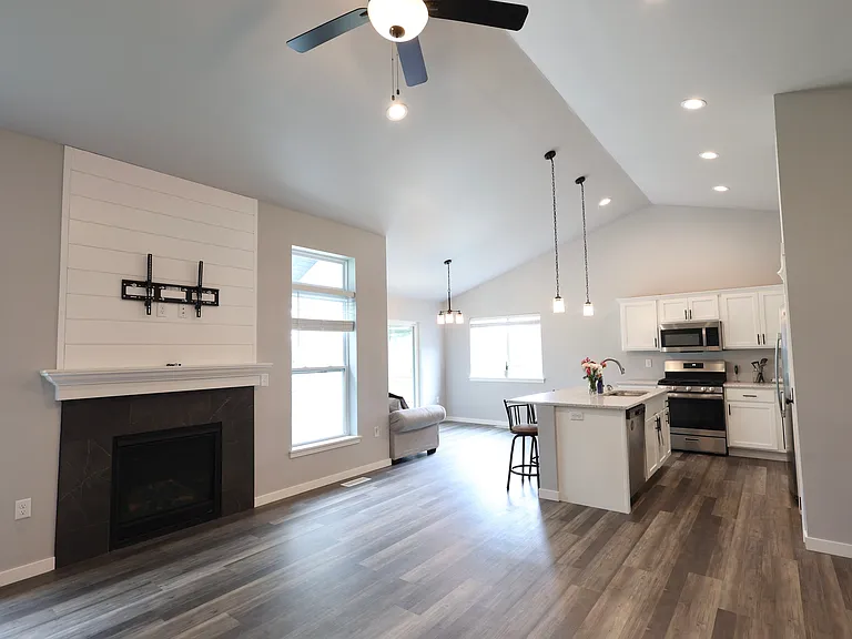 768 Aiden St #1 — Photo 3