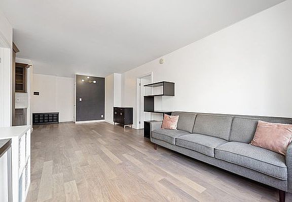 4th image of 400 E 54th St APT 17B