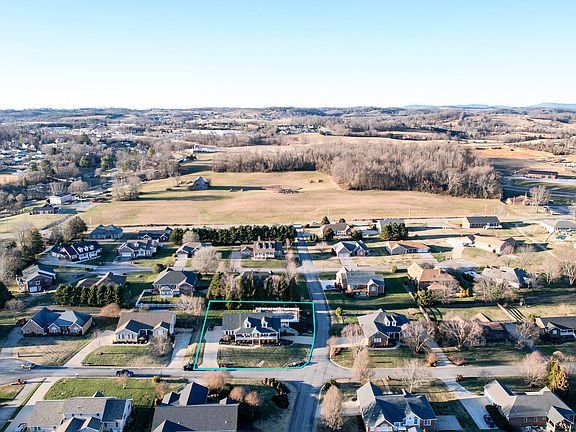 2nd image of 14 W Ridgefield Ct