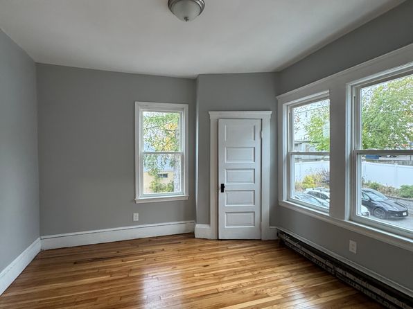 10 Wakefield Ave #2R