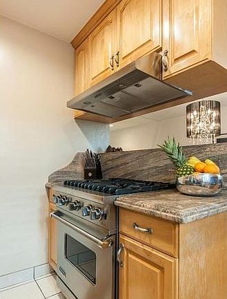 2nd image of 1711 Grismer Ave APT 90
