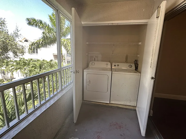 2850 N Oakland Forest Dr #208 — Photo 2