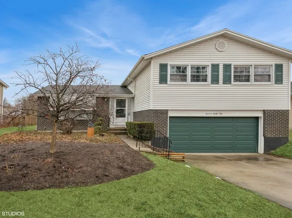 1321 N Peachtree Ln, Mount Prospect, IL 60056