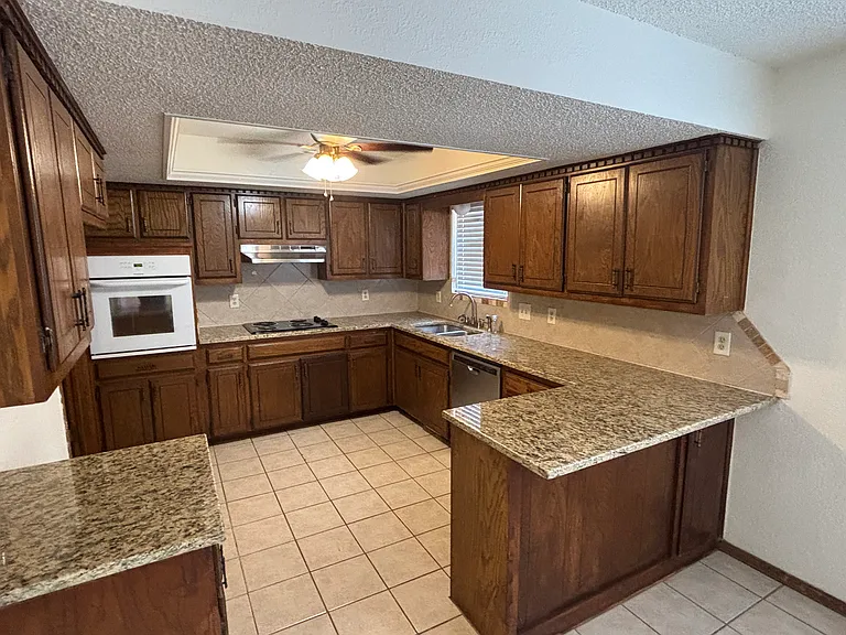 21 Pueblo — Photo 4