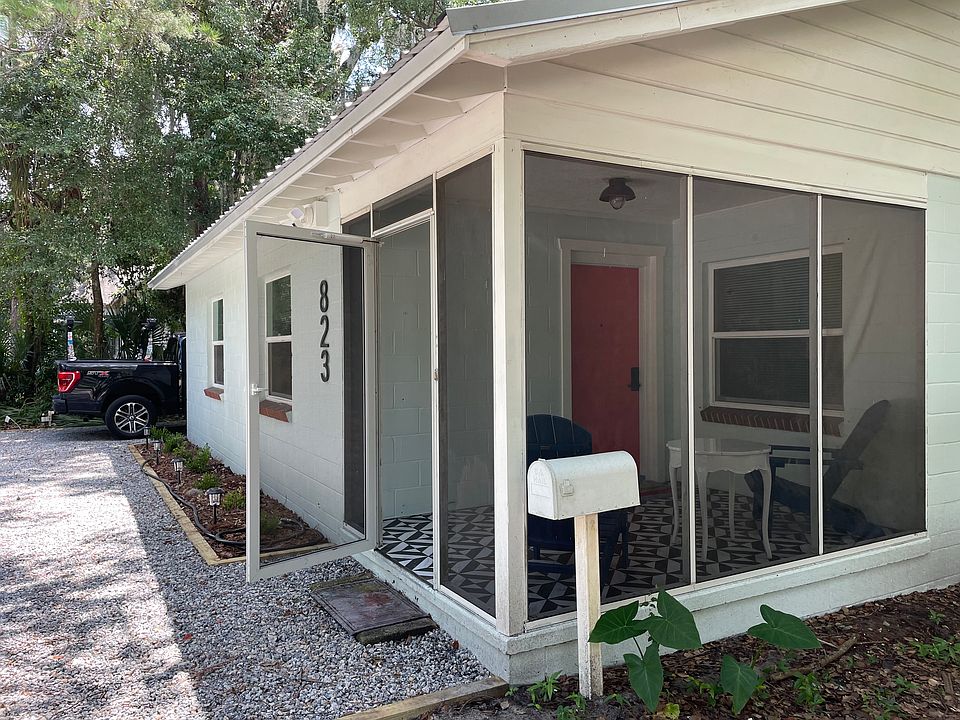 1st image of 823 SE 4th Ave