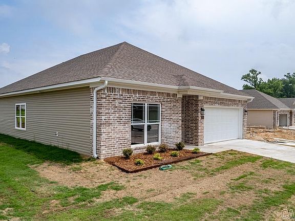 4th image of 3524 Village Walk Dr