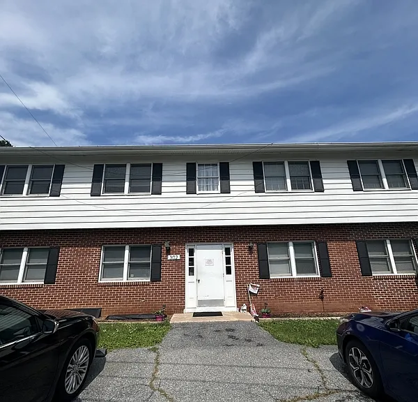 302 Hillside Dr #3 — Photo 2