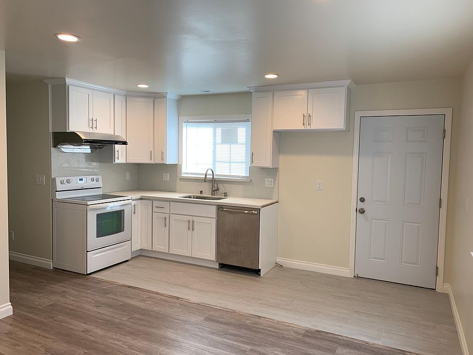 1st image of 986 Diana Ave #2