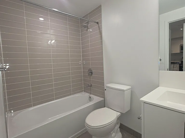 4010 Eglinton Ave W #407 — Photo 9