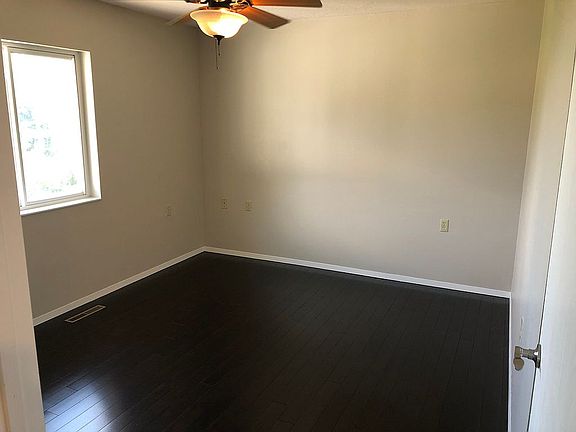 1st bedroom 