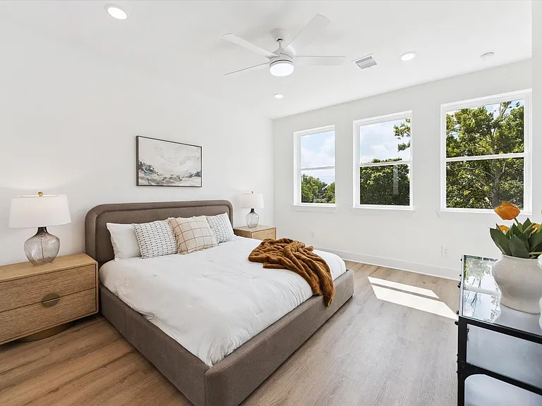 6341 W Montgomery Rd — Photo 17
