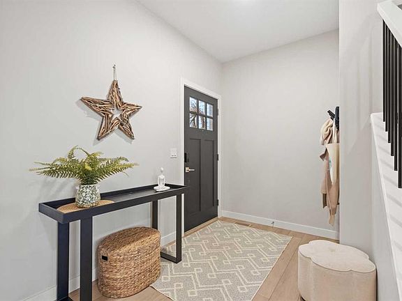 4th image of 60 W Ranchers Vw W