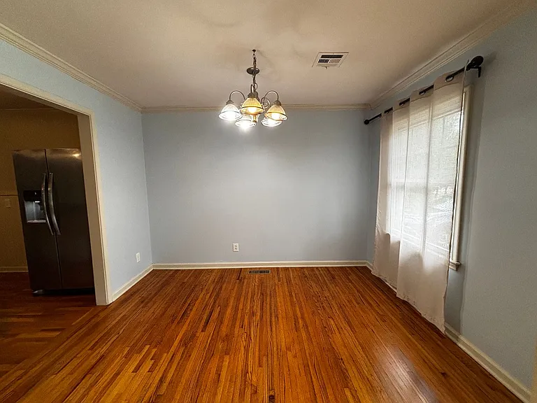 1326 E 32nd Pl — Photo 3