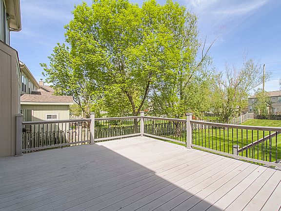 Home sits on a cul de sac