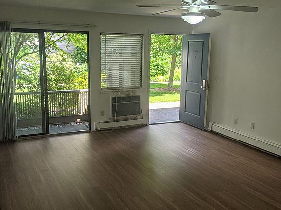 3rd image of 1465 E Putnam Ave APT 509