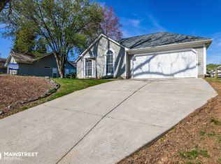 8401 Woodford Bridge Dr, Charlotte, NC 28216