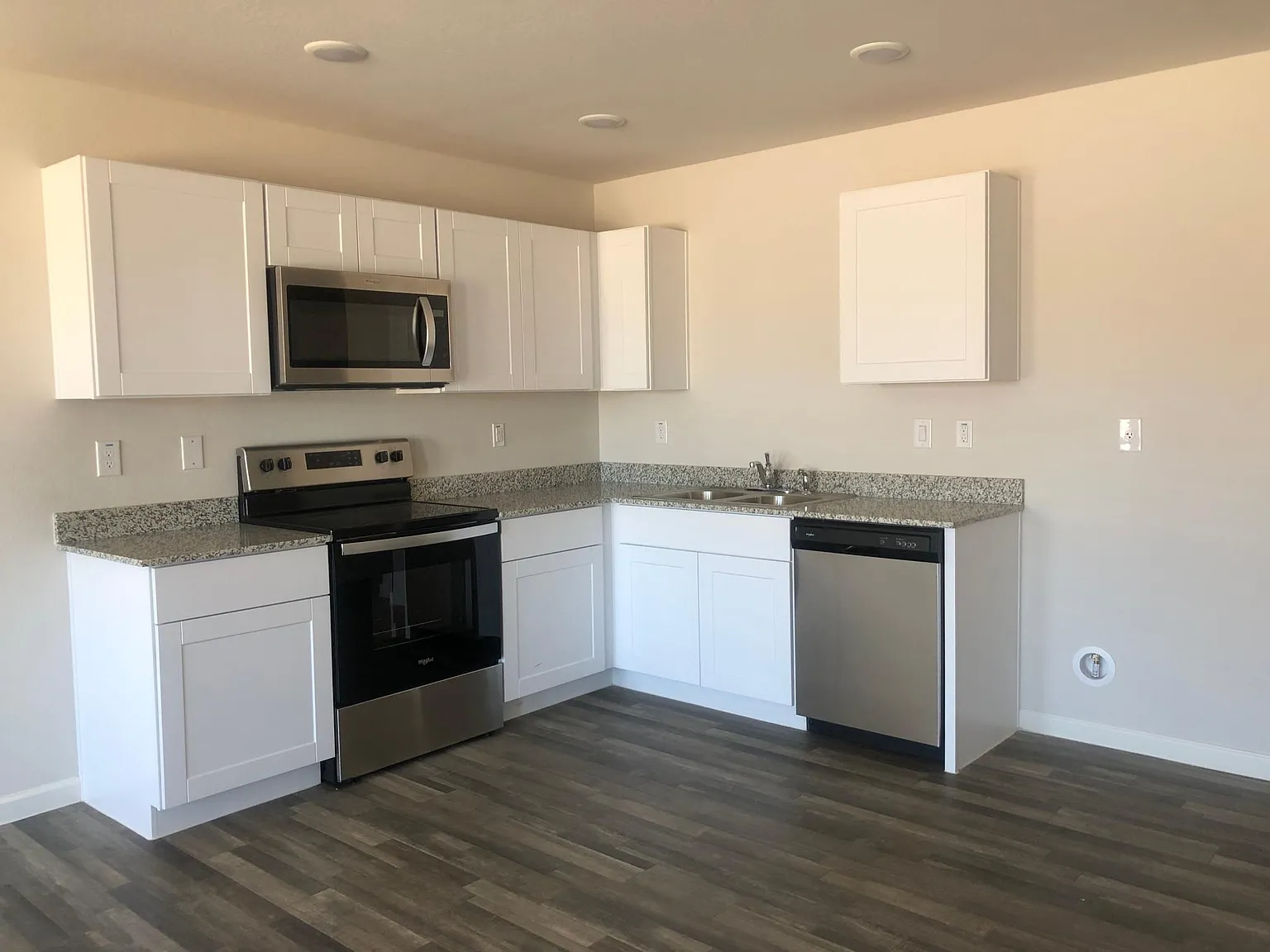 4 bed, 1209 sqft, $1,595 — Photo 4