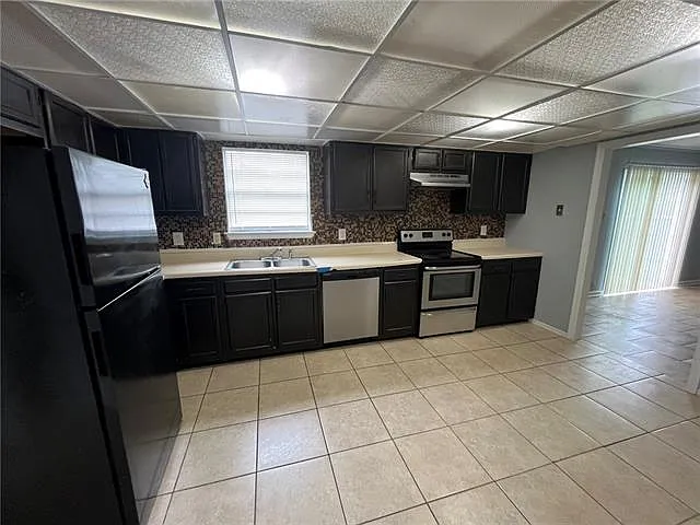 841 Fairfax Dr — Photo 6
