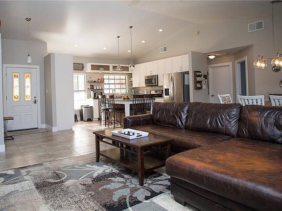 4th image of 15946 Sausalito Cir