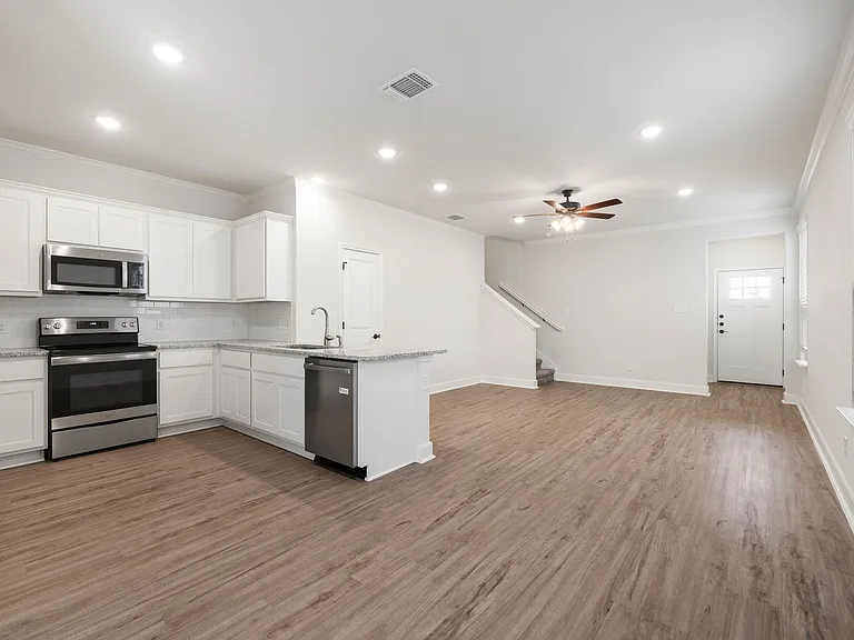2307 Lynwood Bnd #1 — Photo 8