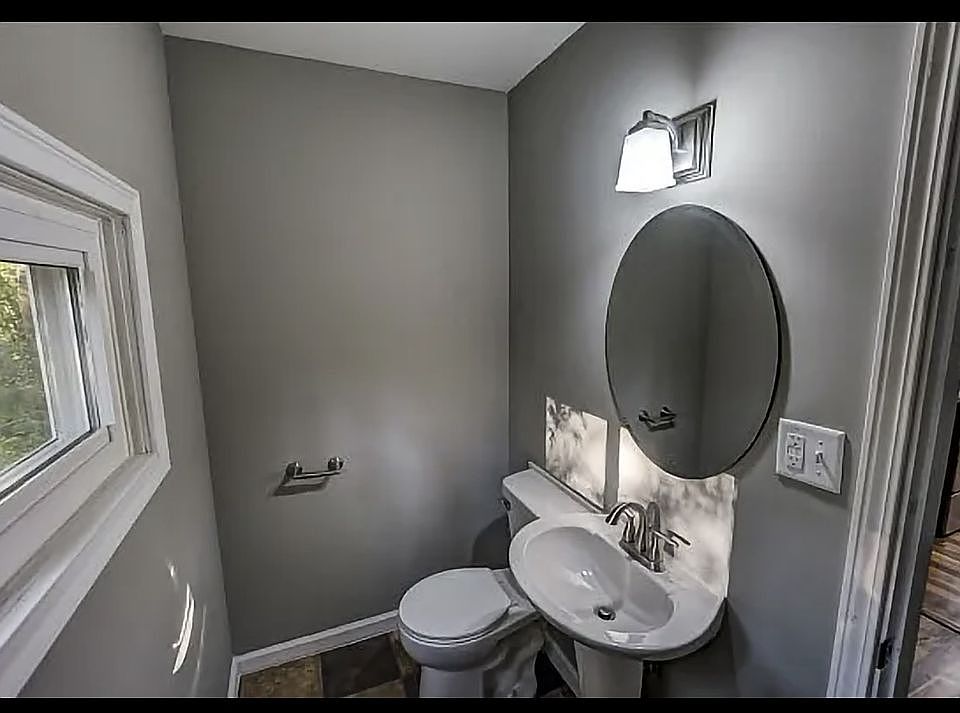 16th image of 62 Emerson Dr