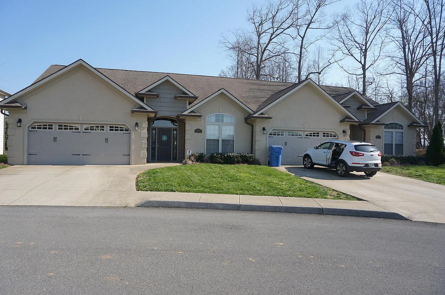 3 bed, 1800 sqft, $2,200 — Photo 1