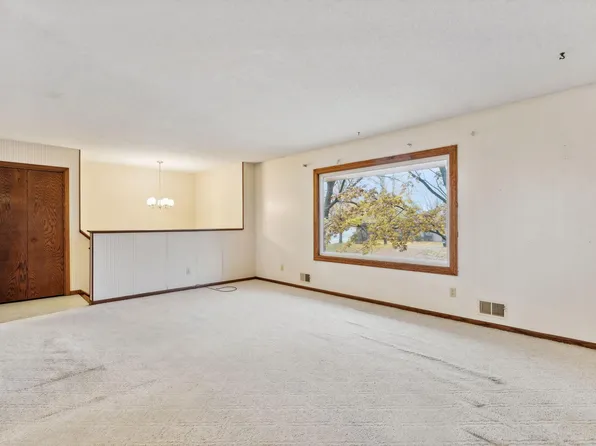 808 Russell Ave, Glencoe, MN 55336