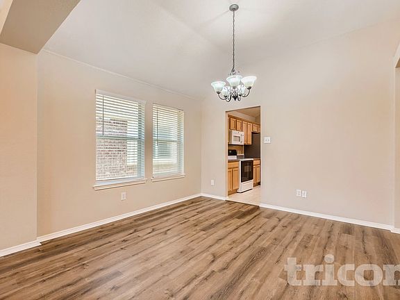 4th image of 110 Forest Park Ln