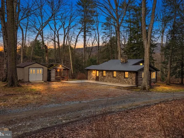 16 Short Ln, Jonestown, PA 17038