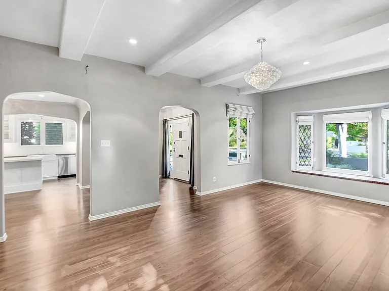 11553 Otsego St — Photo 6
