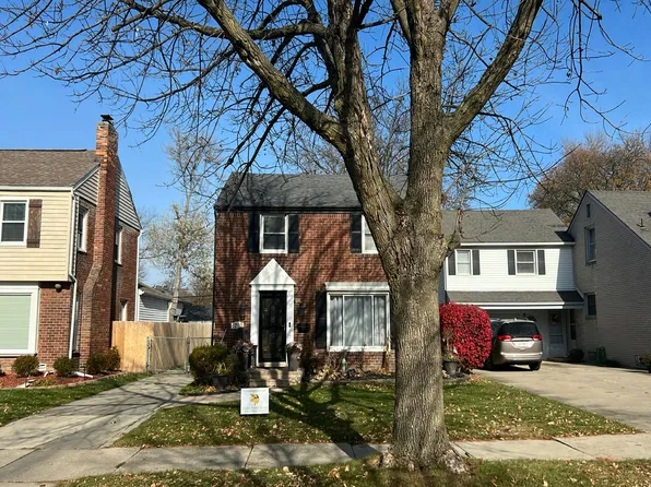 1210 Hampton Rd, Grosse Pointe Woods, MI 48236