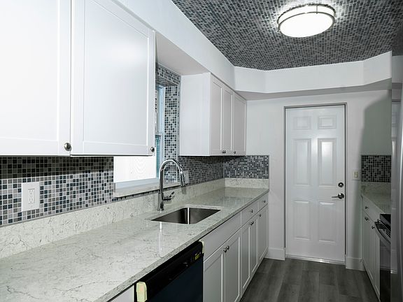 5th image of 1632 NE 4th Pl APT 4