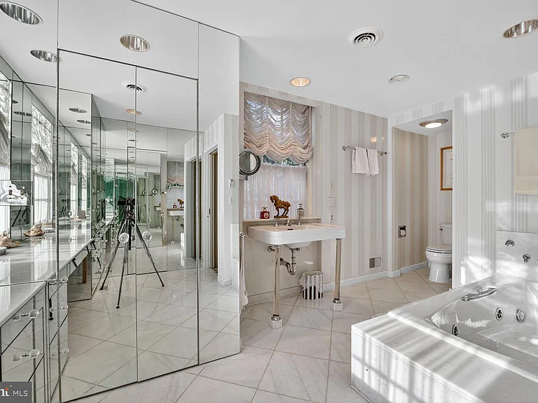 2310 Kalorama Rd NW — Photo 15