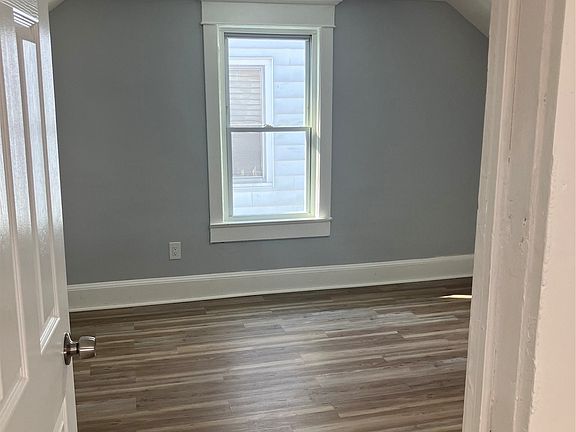 5th image of 10 Baxter St