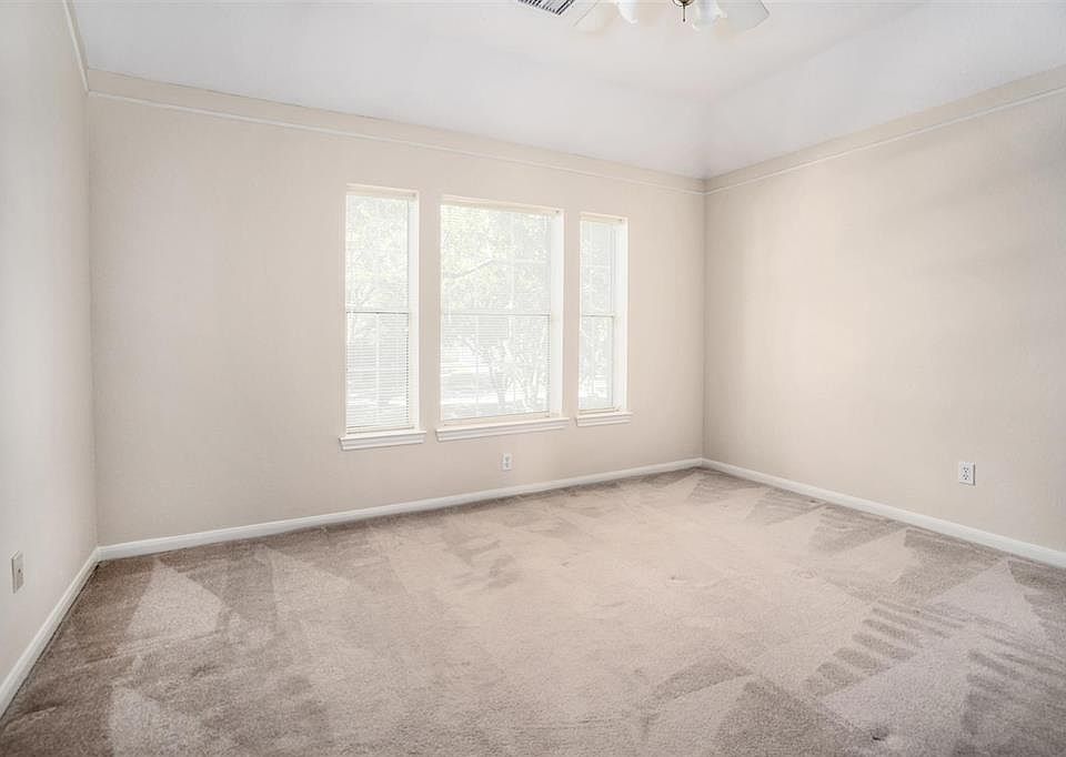 1st image of 1315 Red Oak Ct