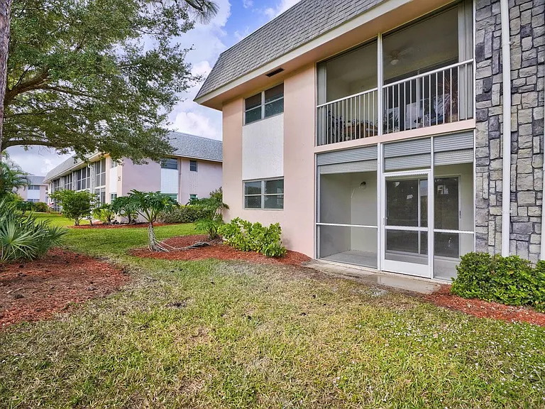 18081 SE Country Club Dr #265 — Photo 12