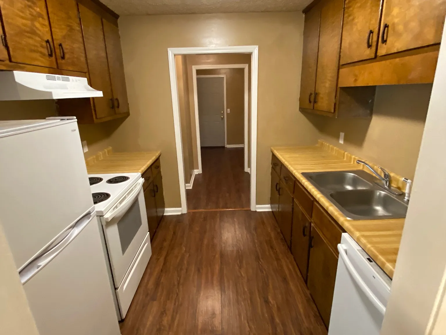 2 bed, 1.5 bath, 1200 sqft, $1,100 — Photo 3