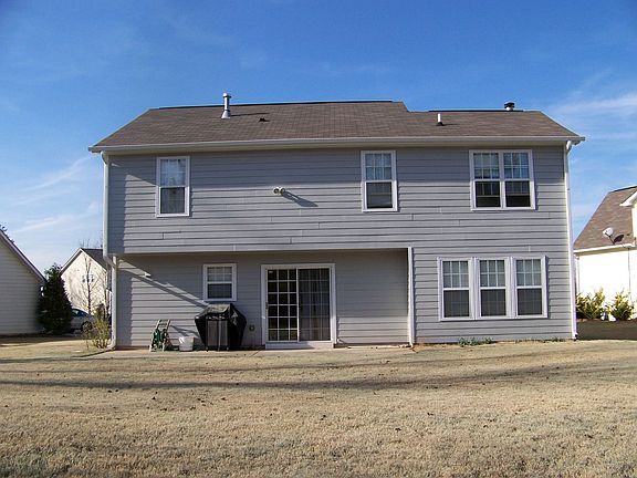 Large back yard - sliding door from kitchen