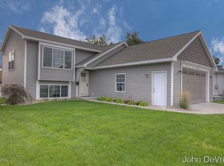 2874 Meyer Ave SW, Wyoming, MI 49519