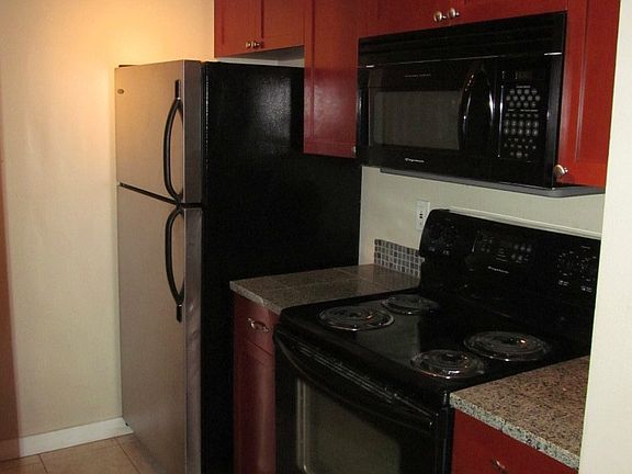 3rd image of 4831 Fauntleroy Way SW APT 208