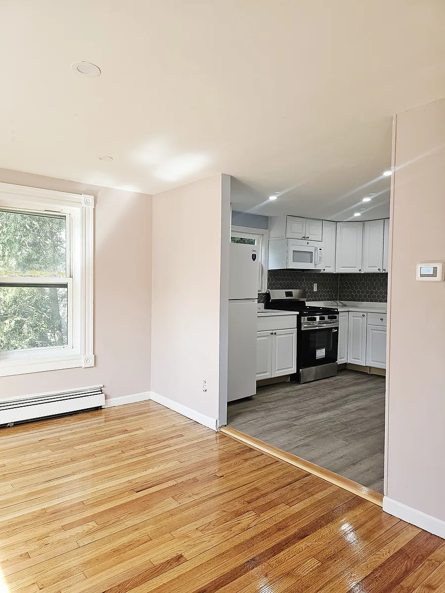 Building Photo - 19 Amity St #1