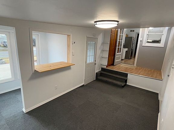 Bonus room off garage & kitc