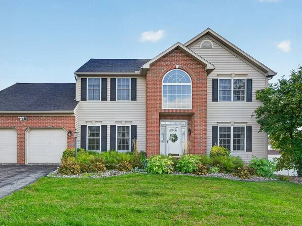 226 Loyalsock Dr, Douglassville, PA 19518