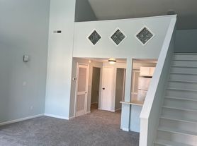 1880 Auburn Ln