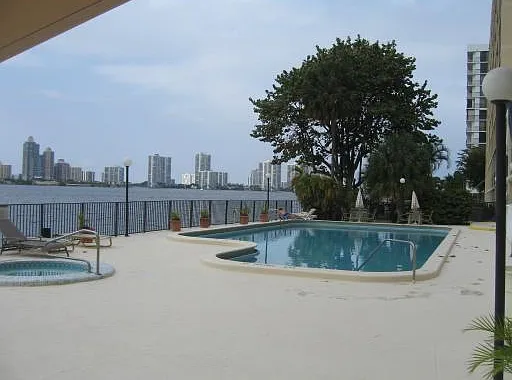 17500 N Bay Rd #508 — Photo 22