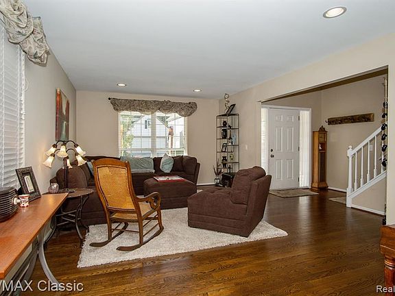 4th image of 136 Turnberry Ct