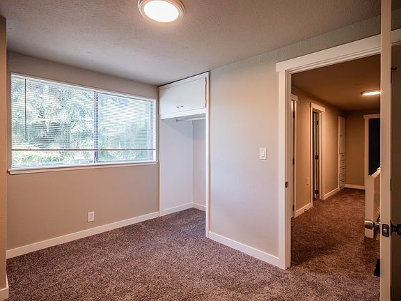 4th image of 1420 Magnolia St SE #1420