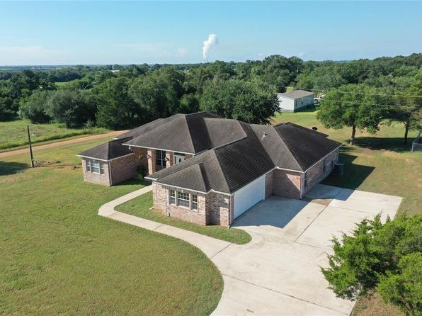 448 Rohde Rd, Round Top, TX 78954
