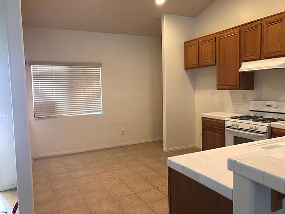4th image of 67634 Oro Loma St
